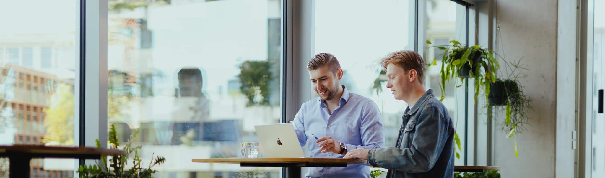 2 collega's die werken aan dienst "talent & kandidaten"