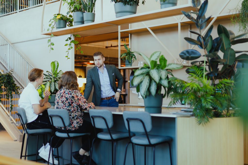 Collega's bezig met UI UIX Design